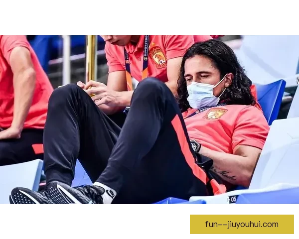 西汉姆联重磅签下万比萨卡补强后防赛季冲击欧战席位引发球迷热议