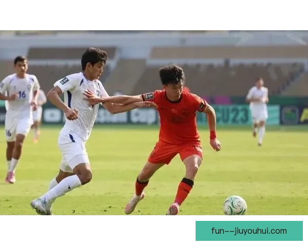 中国男足U23友谊赛1比1战平韩国 展现出色防守与拼搏精神